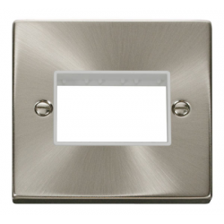 Click Deco Victorian satin chrome 1G PLATE TRIPLE SW APERTURE Click Deco Victorian satin chrome 1G PLATE TRIPLE SW APERTURE